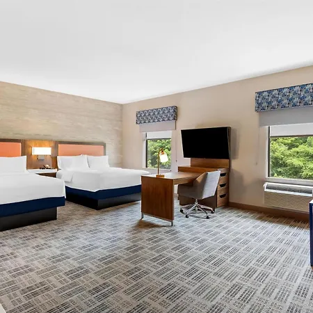 Hampton Inn & Suites Grove City-2